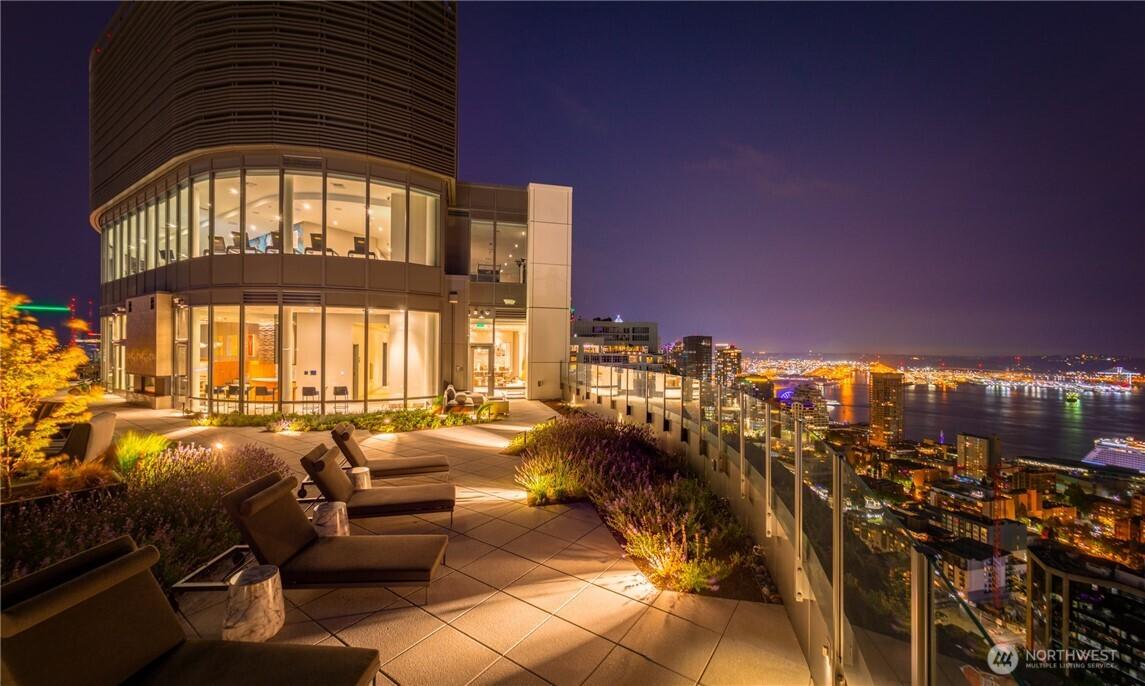 40th floor terrace looking back to lounges and fitness center